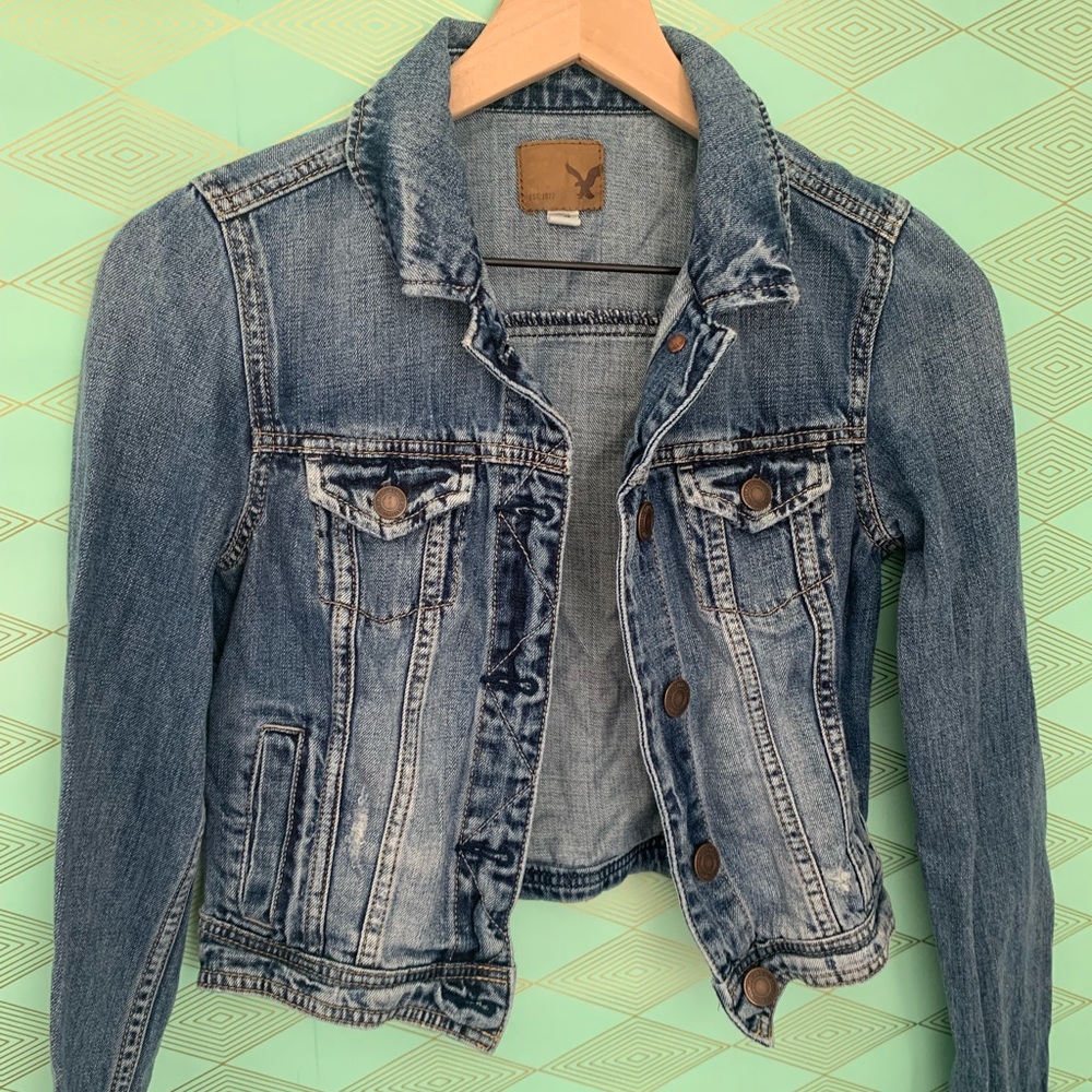AEO JEAN JACKET BARELY USED